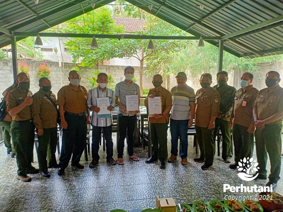 Perhutani Perhutani Bersama Lmdh Dan Cv Mfb Kelola Wisata Rowo Bayu Di