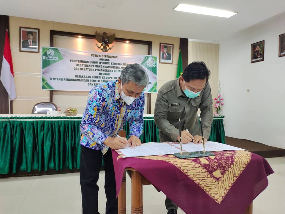 Perhutani Perhutani Madiun Dan Kajari Ponorogo Tandatangani MoU Bidang