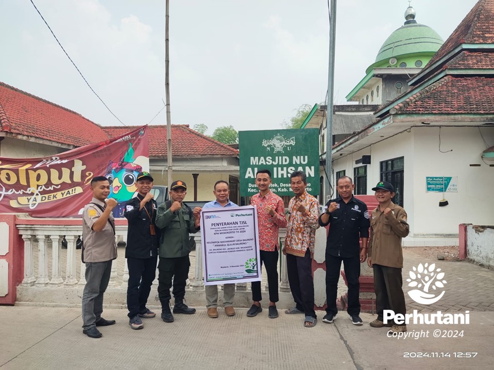 Perhutani Perhutani Kph Mojokerto Salurkan Bantuan Tjsl Senilai Rp