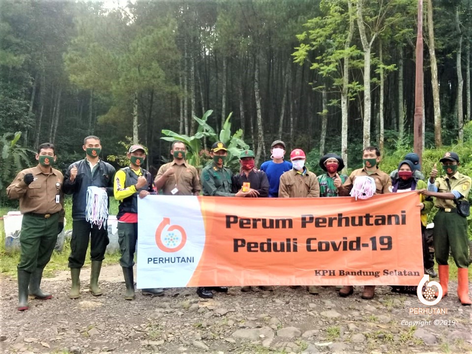 Perhutani Perhutani Bagikan Madu Dan Masker Kepada Ratusan Penyadap ...