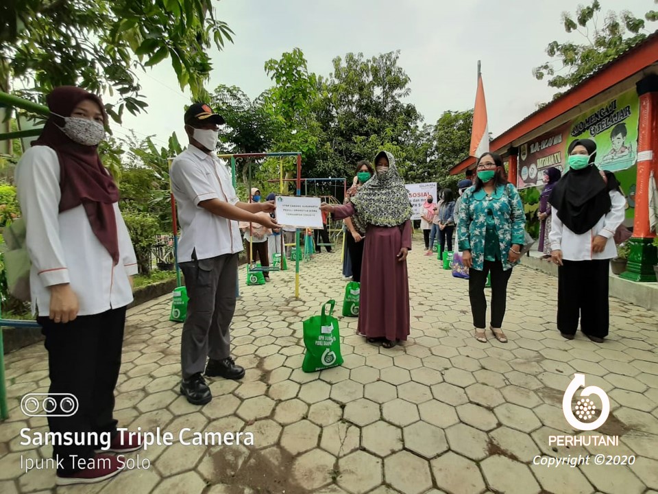 Perhutani Perhutani Peduli Pendidikan Anak TK Sragen Di Tengah Wabah ...