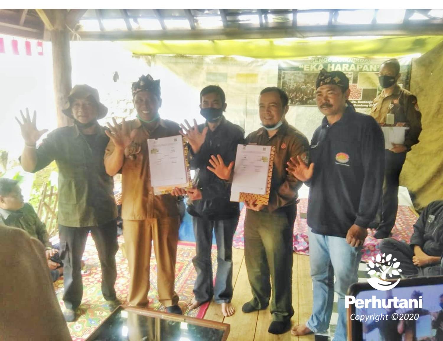 Perhutani Perhutani Dan Lmdh Jalin Kerjasama Wisata Rintisan Curug Luhur Dan Taman Bincarung Di