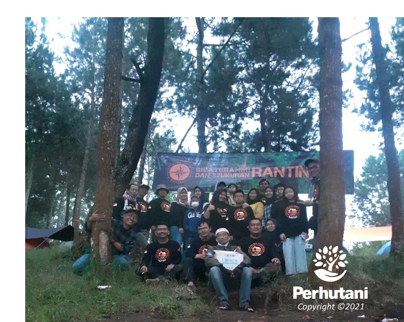 Perhutani Perhutani Bersama Komunitas Pecinta Alam Gelar Aksi Bersih Hutan Di Wisata Geger 8032