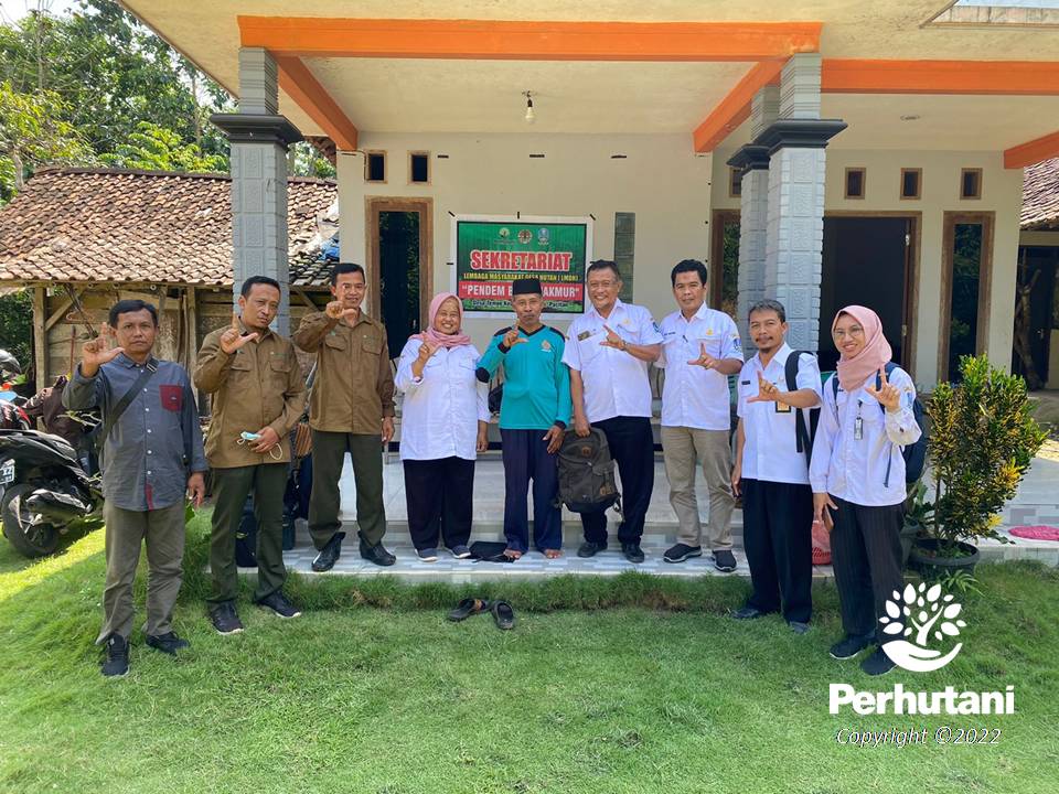 Perhutani Perhutani Bersama Cdk Wilayah Pacitan Berikan Pembinaan Lmdh Dalam Pemanfaatan Kawasan