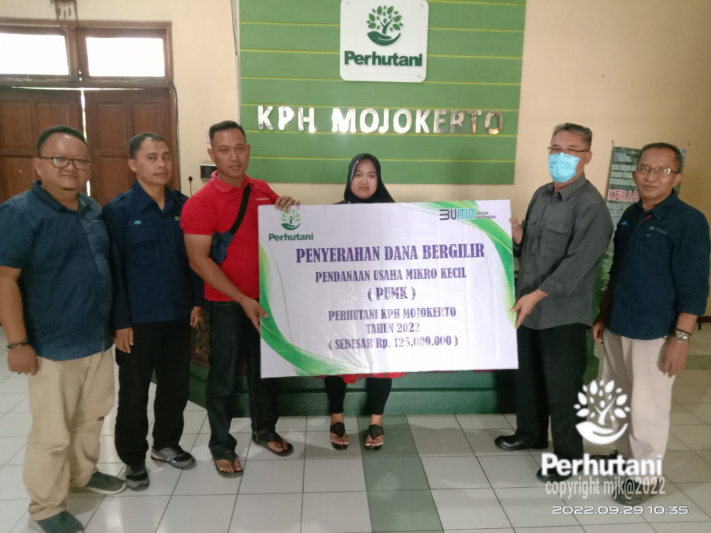 Perhutani Perhutani Mojokerto Salurkan Bantuan PUMK Ke Pelaku Usaha ...