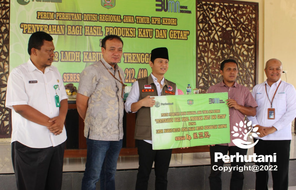 Perhutani Perhutani Kediri Serahkan Sharing Produksi Kayu Dan Getah Rp ...