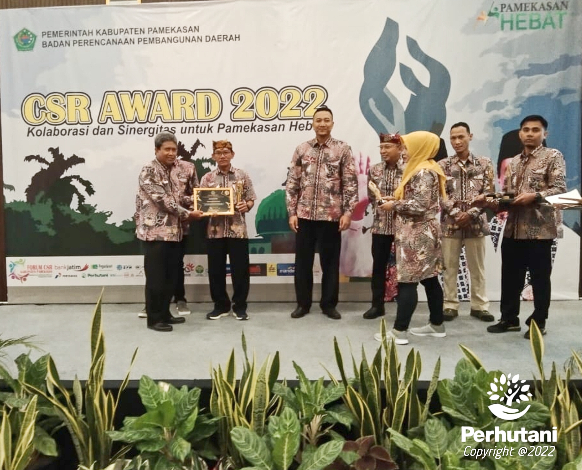 Perhutani Perhutani Madura Menerima Penghargaan CSR Award 2022 Dari ...