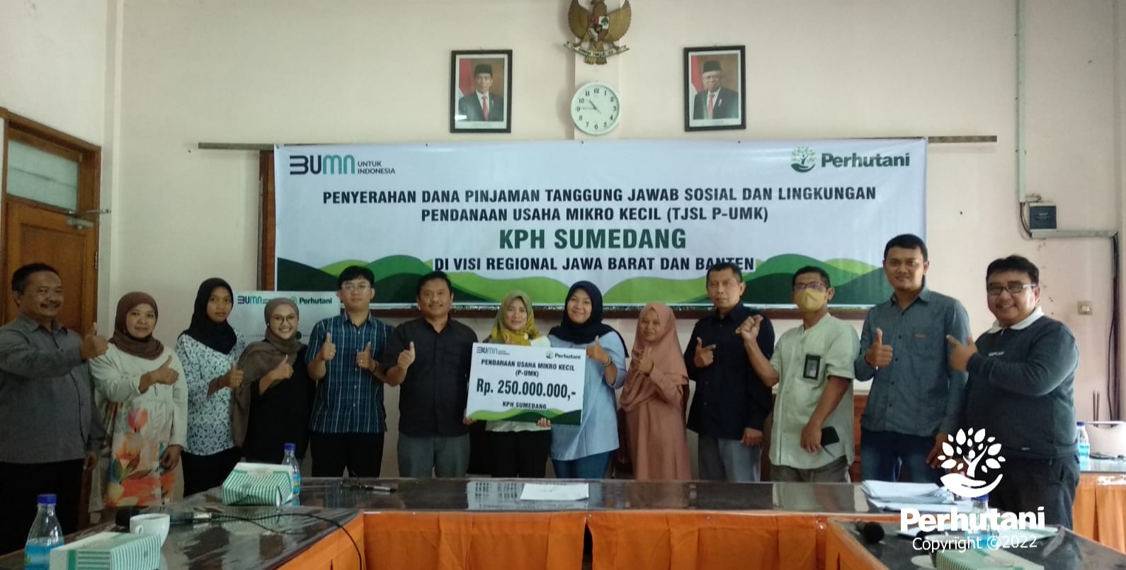 Perhutani Perhutani Serahkan Dana TJSL P-UMK Sebesar 250 Juta Di ...