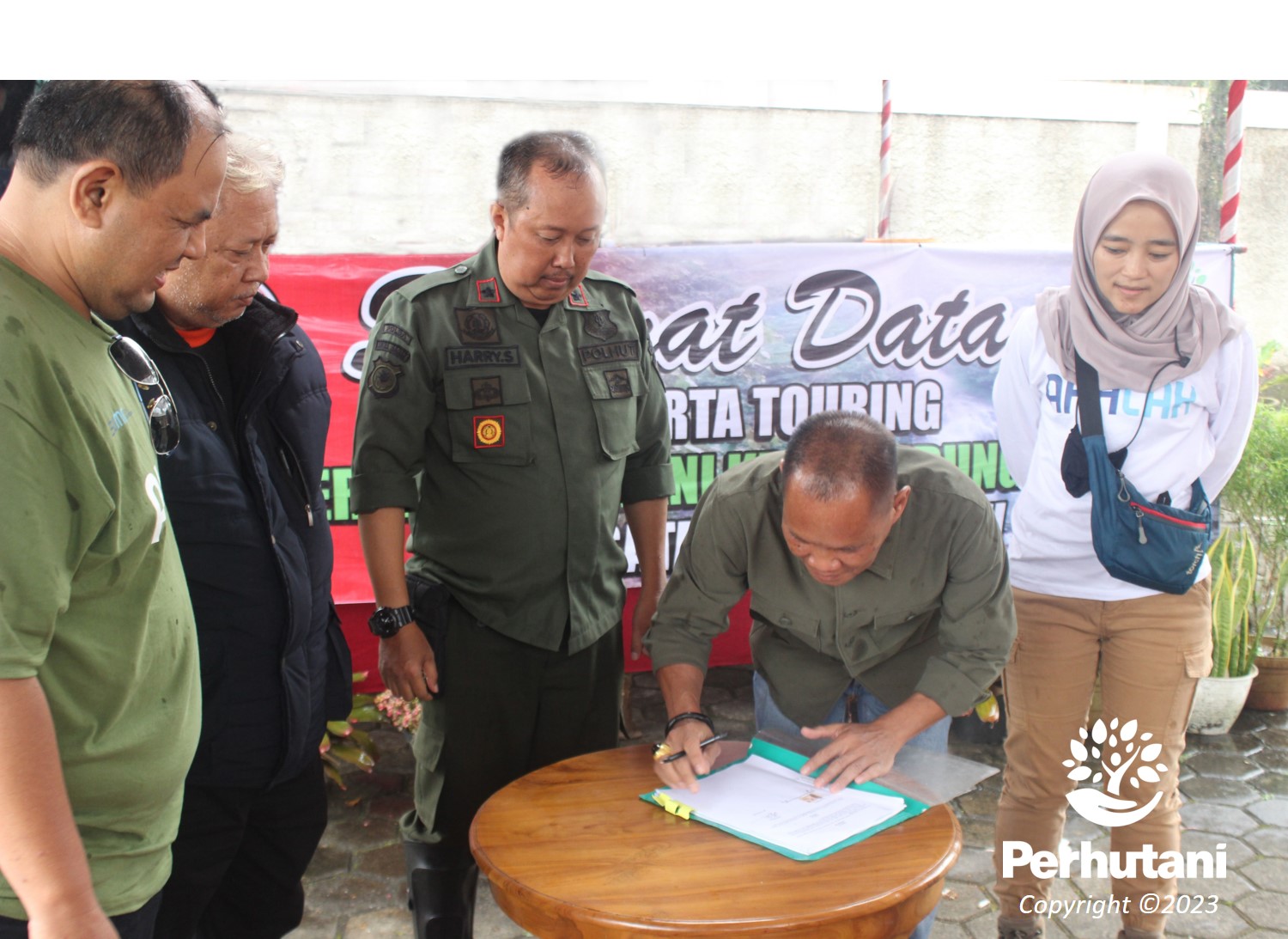 Perhutani Perhutani Tandatangani Perpanjangan Pks Wisata Curug Cijalu Bersama Mitra Cv Gilang 6254