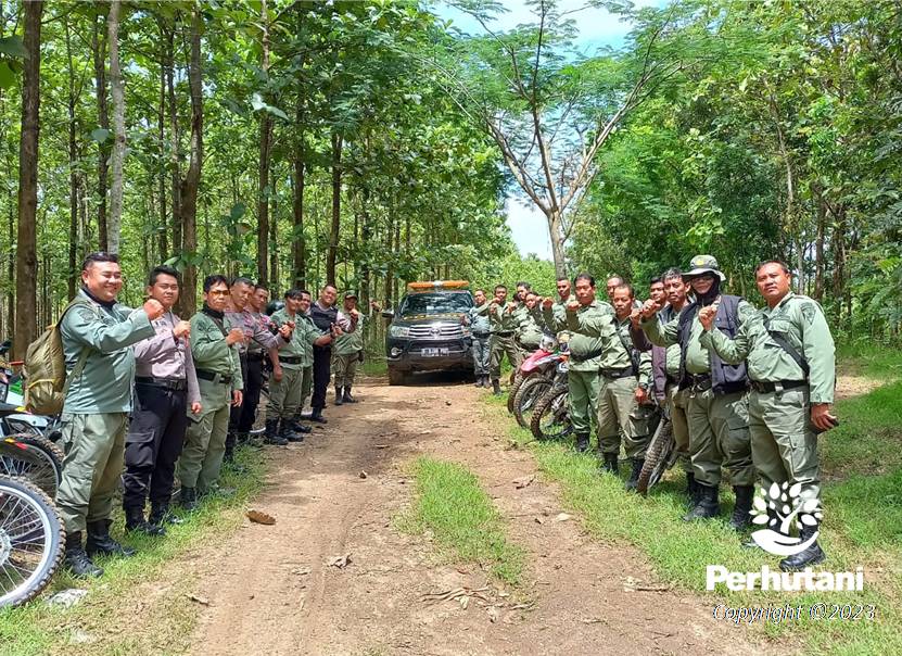 Perhutani Perhutani Bersama Polres Grobogan Gelar Patroli Gabungan Di Grobogan