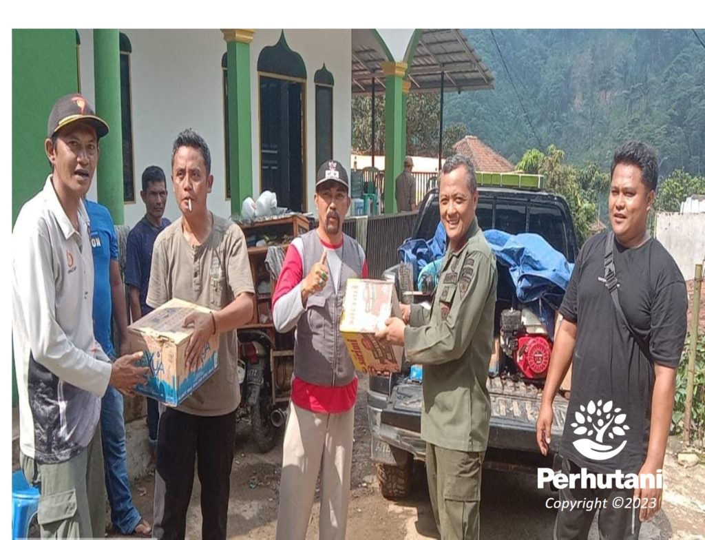 Perhutani Perhutani KPH Bandung Utara Salurkan Bantuan Sembako Pada ...