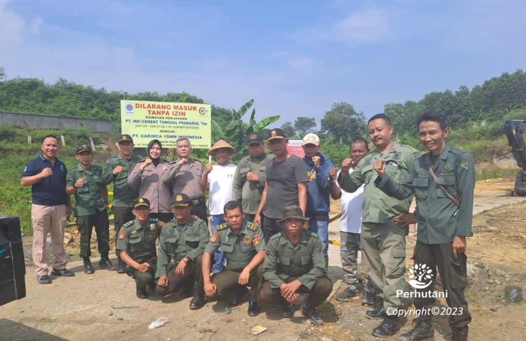 Perhutani Perhutani Bogor Bersama Mitra Dan Lmdh Reboisasi Hutan Di Jonggol 1357